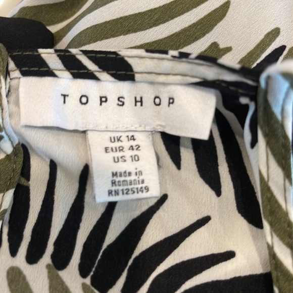 TOPSHOP - Palm Print Button Jumpsuit - Picture 5 of 5